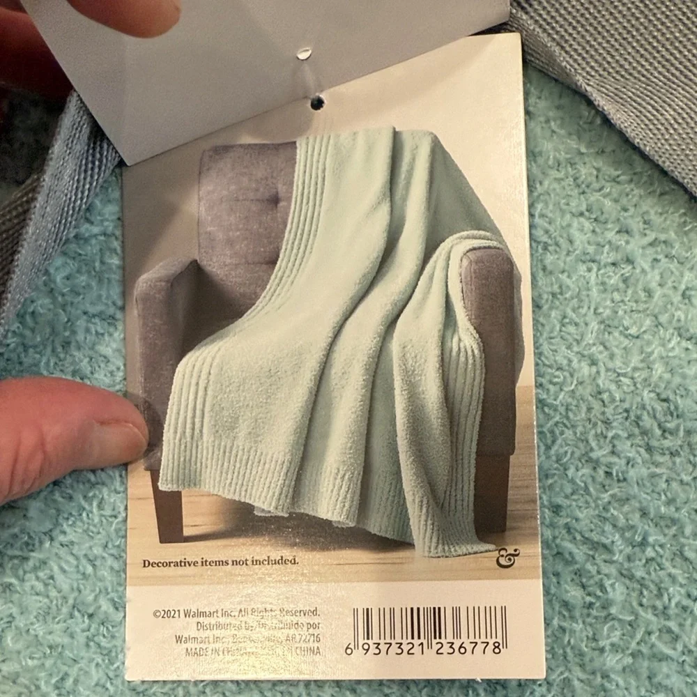 NWT Better Homes and Gardens Cozy Knit 6 ft Throw—Aqua - Picture 4 of 7